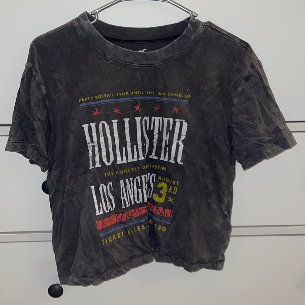 Gray boyfriend tee from Hollister size xs